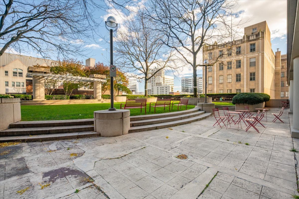 127 Greyrock Place, Unit 810 Stamford, CT 06901 - Photo 20 of 34 a garden view with a sitting space