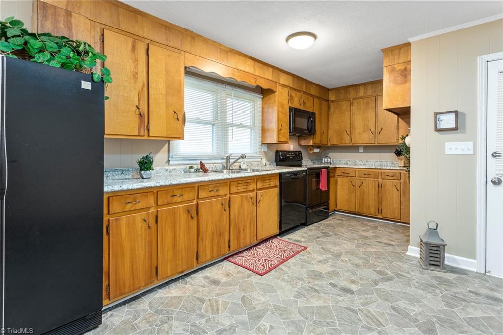 1534 Little Pine Road Ennice, NC 28623 - Photo 15 of 47
