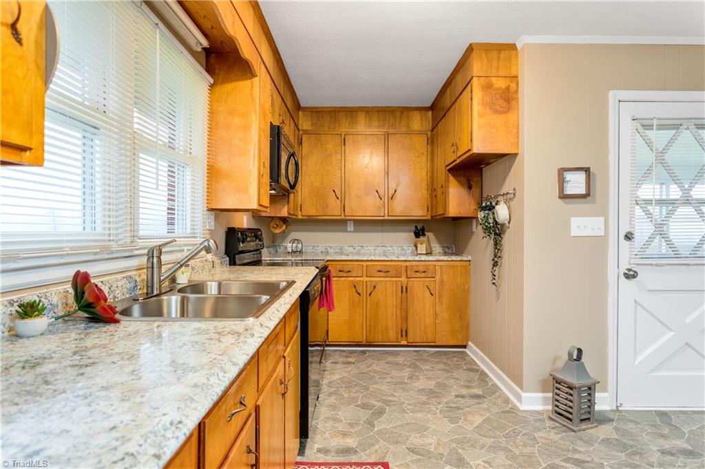 1534 Little Pine Road Ennice, NC 28623 - Photo 16 of 47