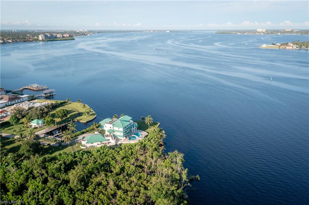 14040 Schultz Road Fort Myers, FL 33908 - Photo 36 of 47 a backyard of a house