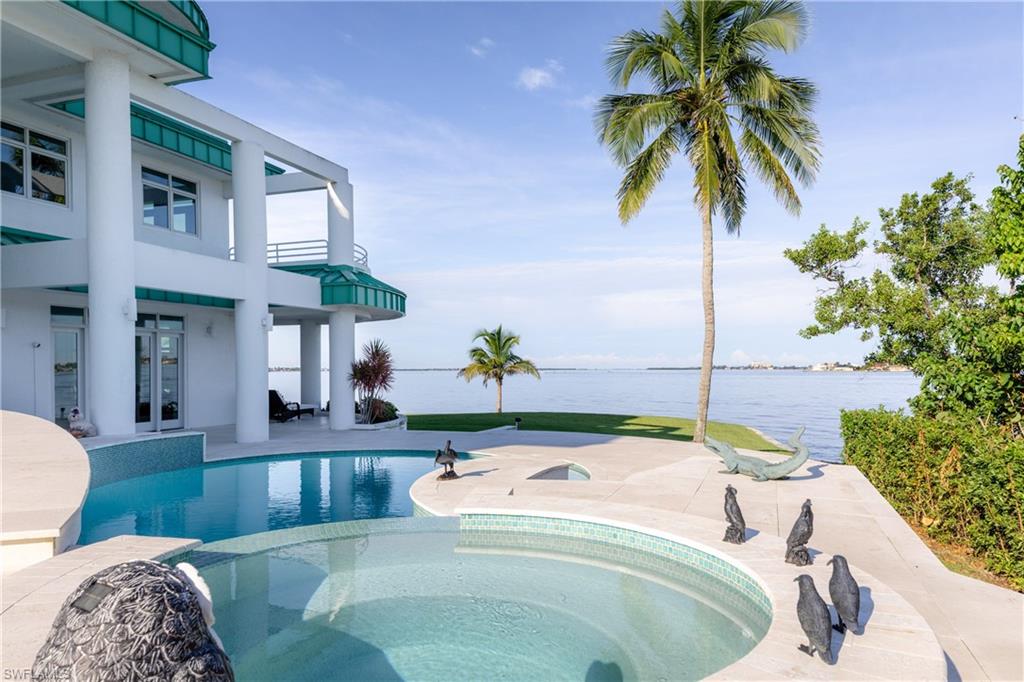 14040 Schultz Road Fort Myers, FL 33908 - Photo 9 of 47 a living room with furniture and a potted plant