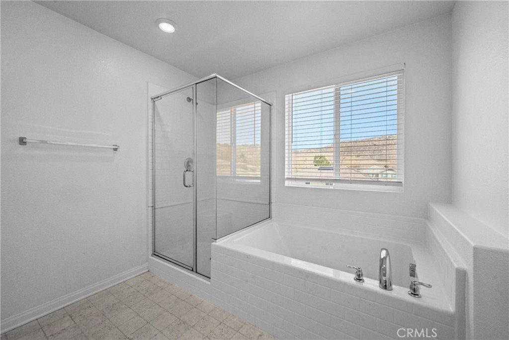 21199 Old Gate Court Riverside, CA 92507 - Photo 32 of 71 Full bathroom 2