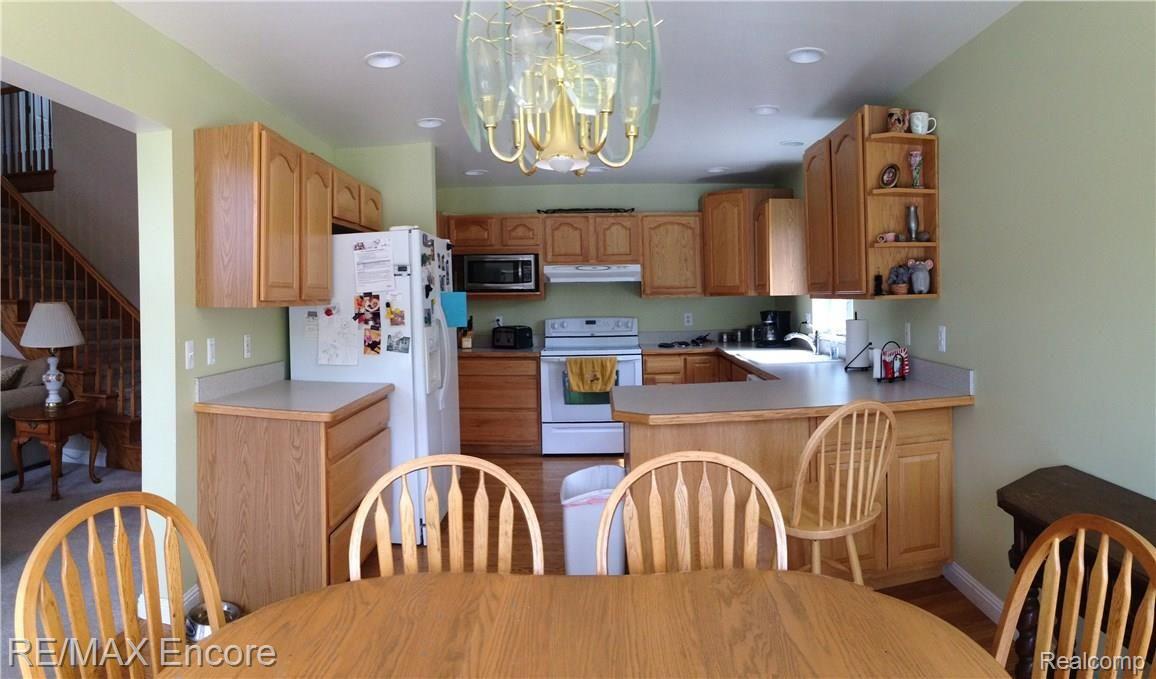 2323 Hummer Lake Road Oxford, MI 48371 - Photo 7 of 44 kitchen and breakfast nook (1).JPG