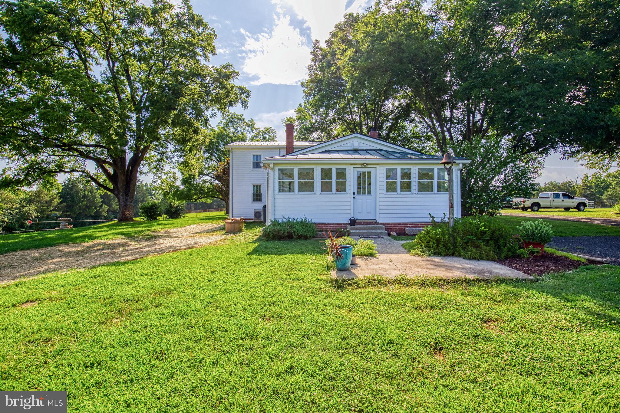 1815 Country Road Beaverdam, VA 23015 - Photo 6 of 92 a front view of house with yard and green space