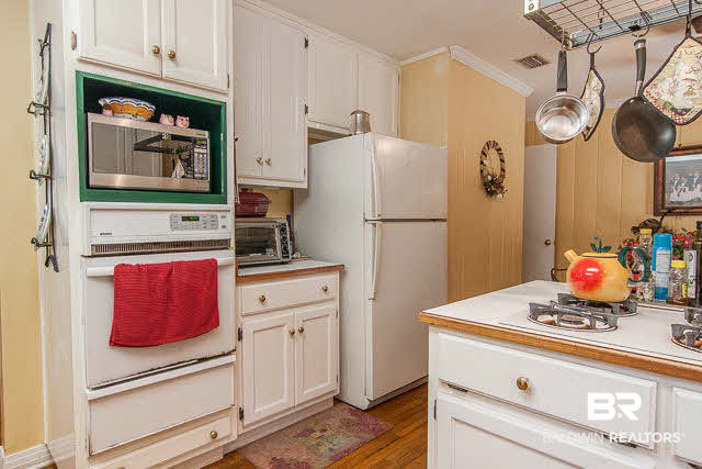 351 Thornton Place Mobile, AL 36609 - Photo 10 of 22 Gas range/wall oven