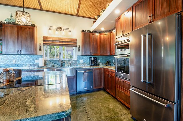 $2,400,000 | 75-6164 Nakukui Drive, Kailua-Kona, HI 96740