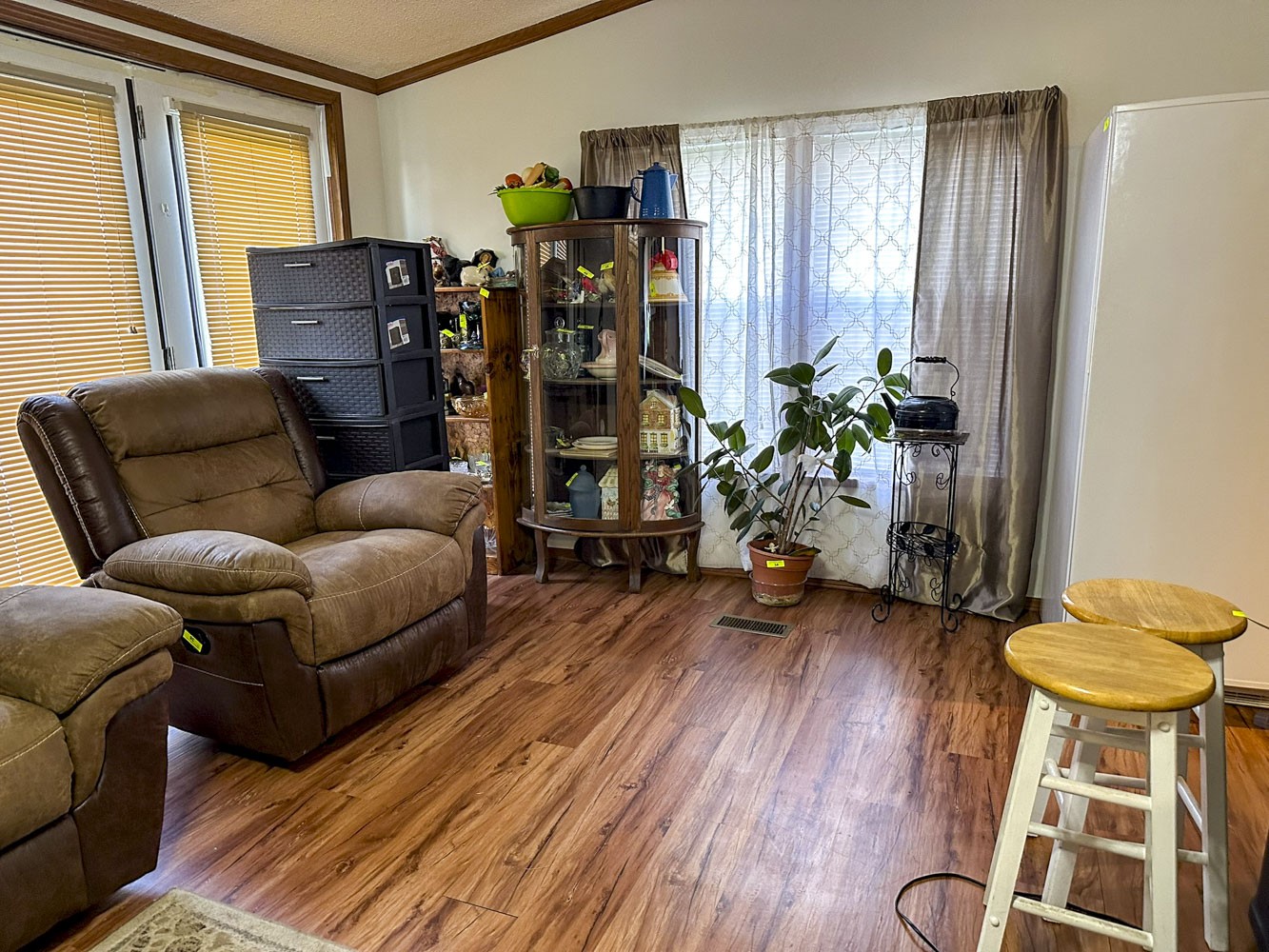 2641 Stanley Valley Road Surgoinsville, TN 37873 - Photo 8 of 26 a living room with furniture and a wooden floor