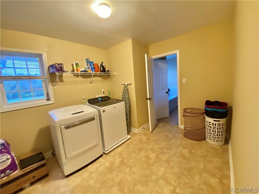 5308 Wellington Ridge Road Henrico, VA 23231 - Photo 39 of 49 Walk in Laundry room
