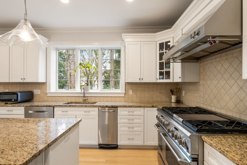 41 Chesterton Road Wellesley, MA 02481 - Photo 9 of 42