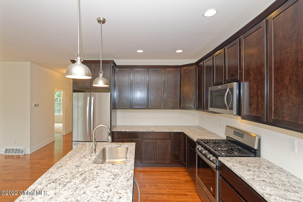 20 Preserve Way Schenectady, NY 12304 - Photo 11 of 26 2 Kitchen (4)