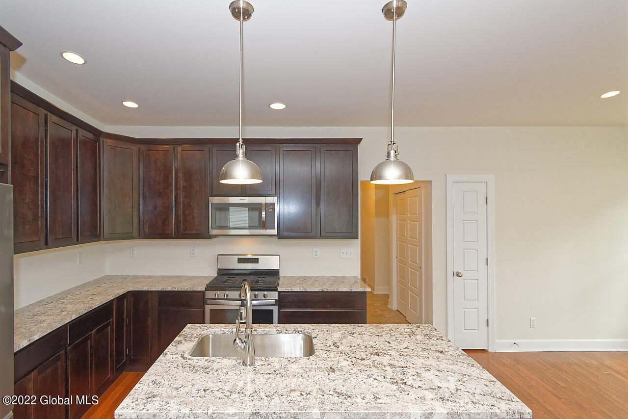 20 Preserve Way Schenectady, NY 12304 - Photo 12 of 26 2 Kitchen (5)