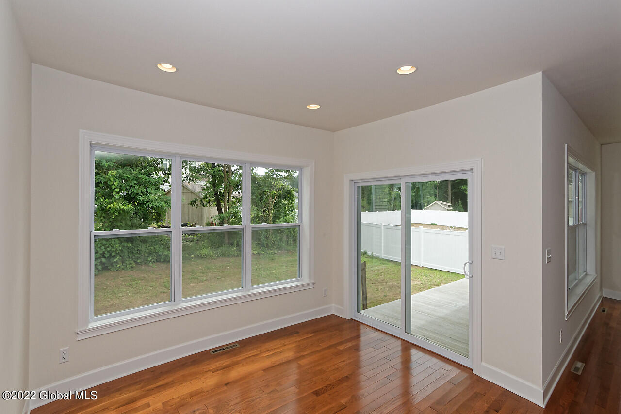 20 Preserve Way Schenectady, NY 12304 - Photo 13 of 26 3 Diningroom (1)