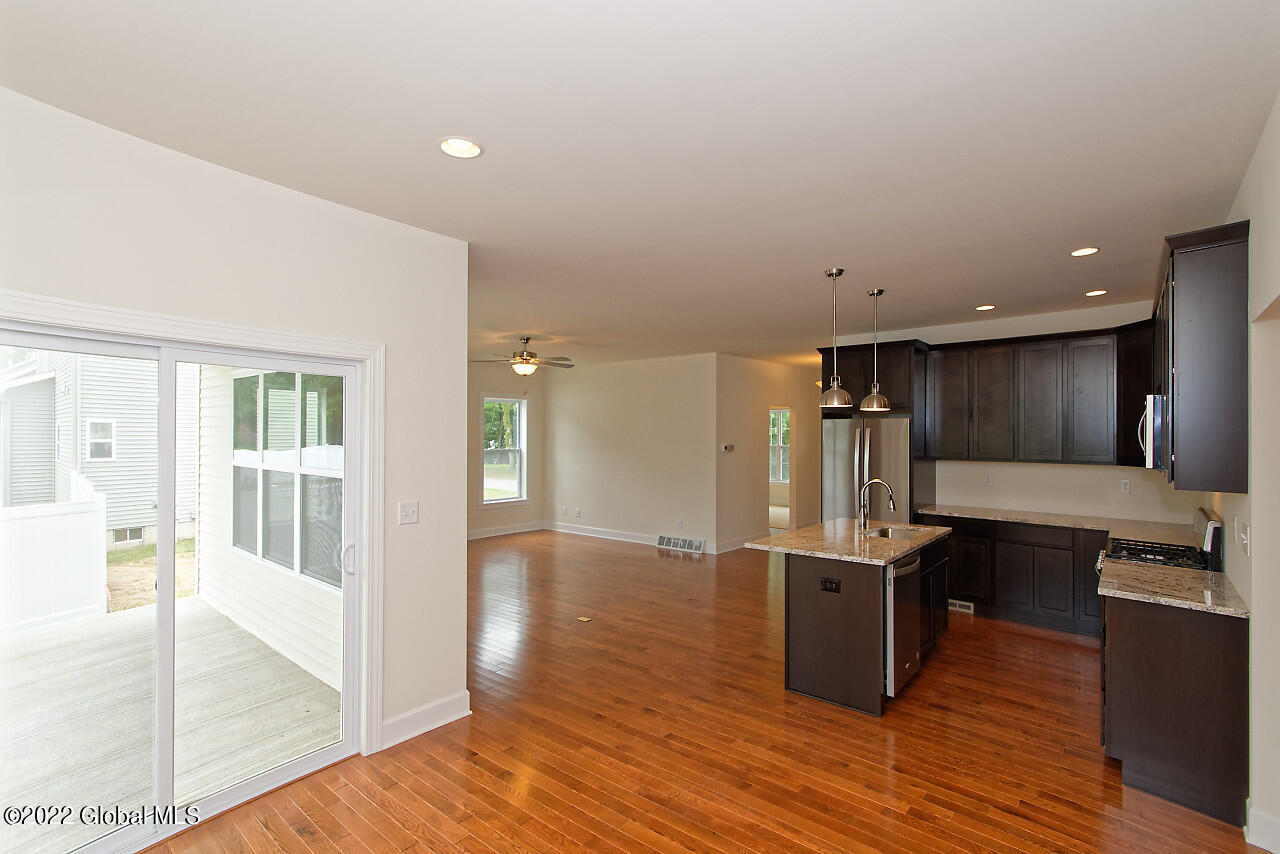 20 Preserve Way Schenectady, NY 12304 - Photo 14 of 26 3 Diningroom (2)