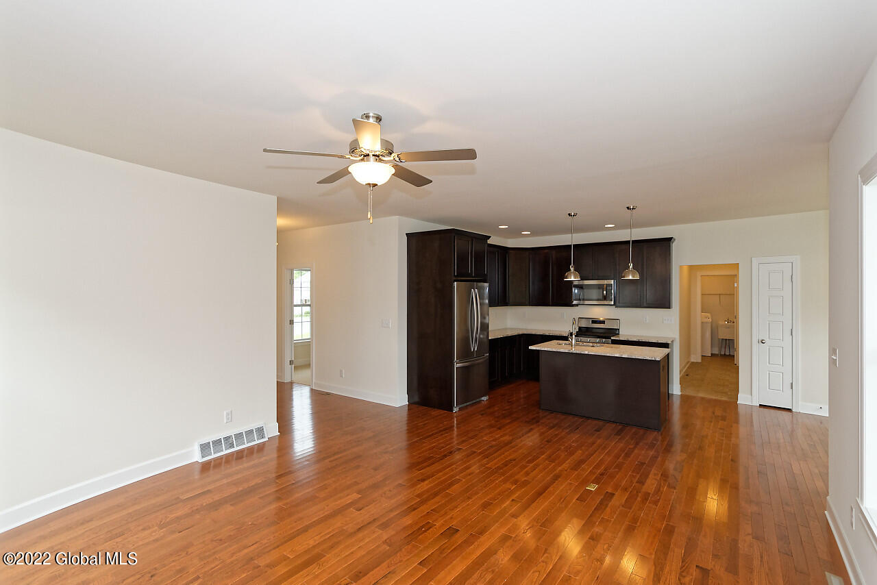 20 Preserve Way Schenectady, NY 12304 - Photo 7 of 26 1 Livingroom (5)