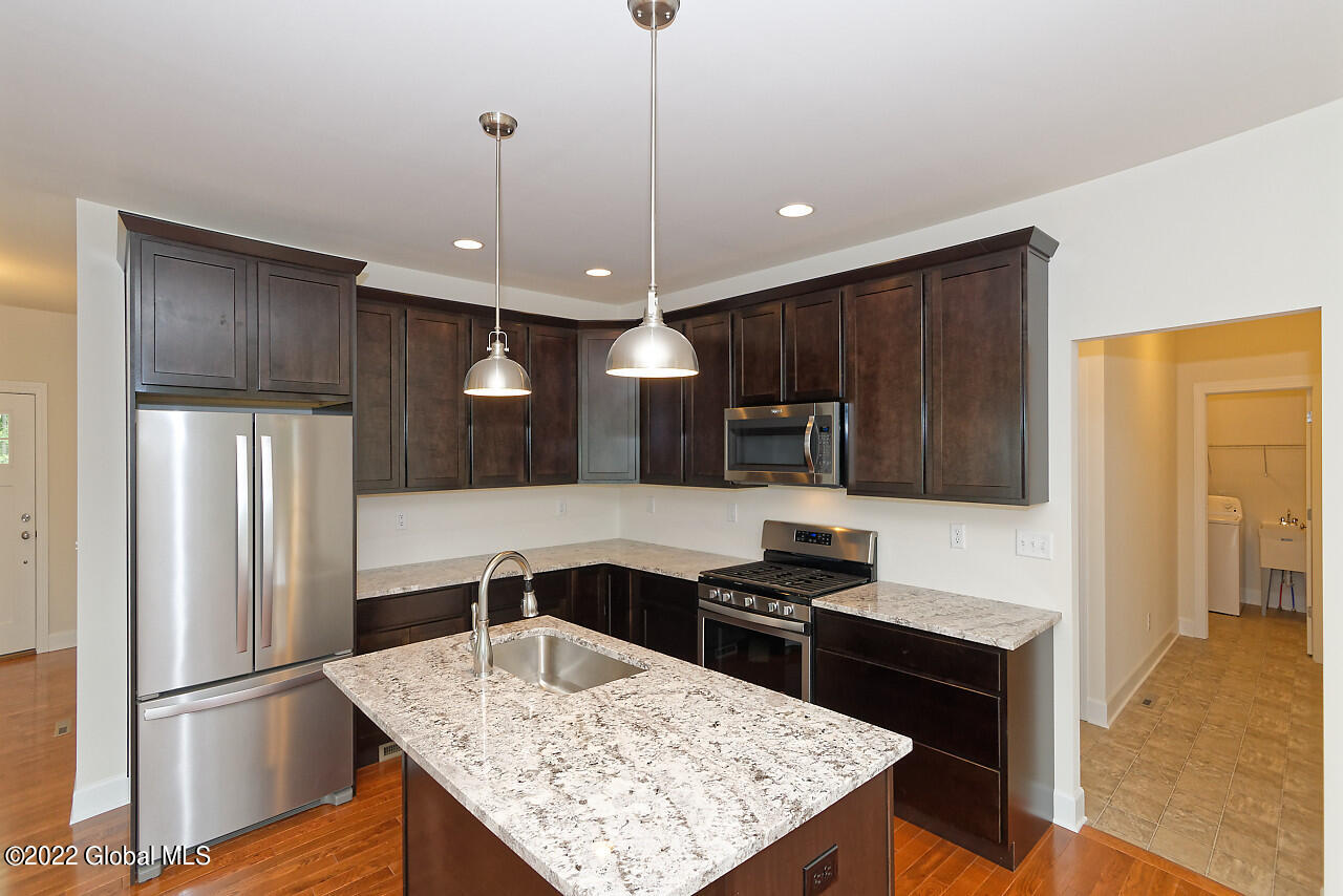 20 Preserve Way Schenectady, NY 12304 - Photo 8 of 26 2 Kitchen (1)