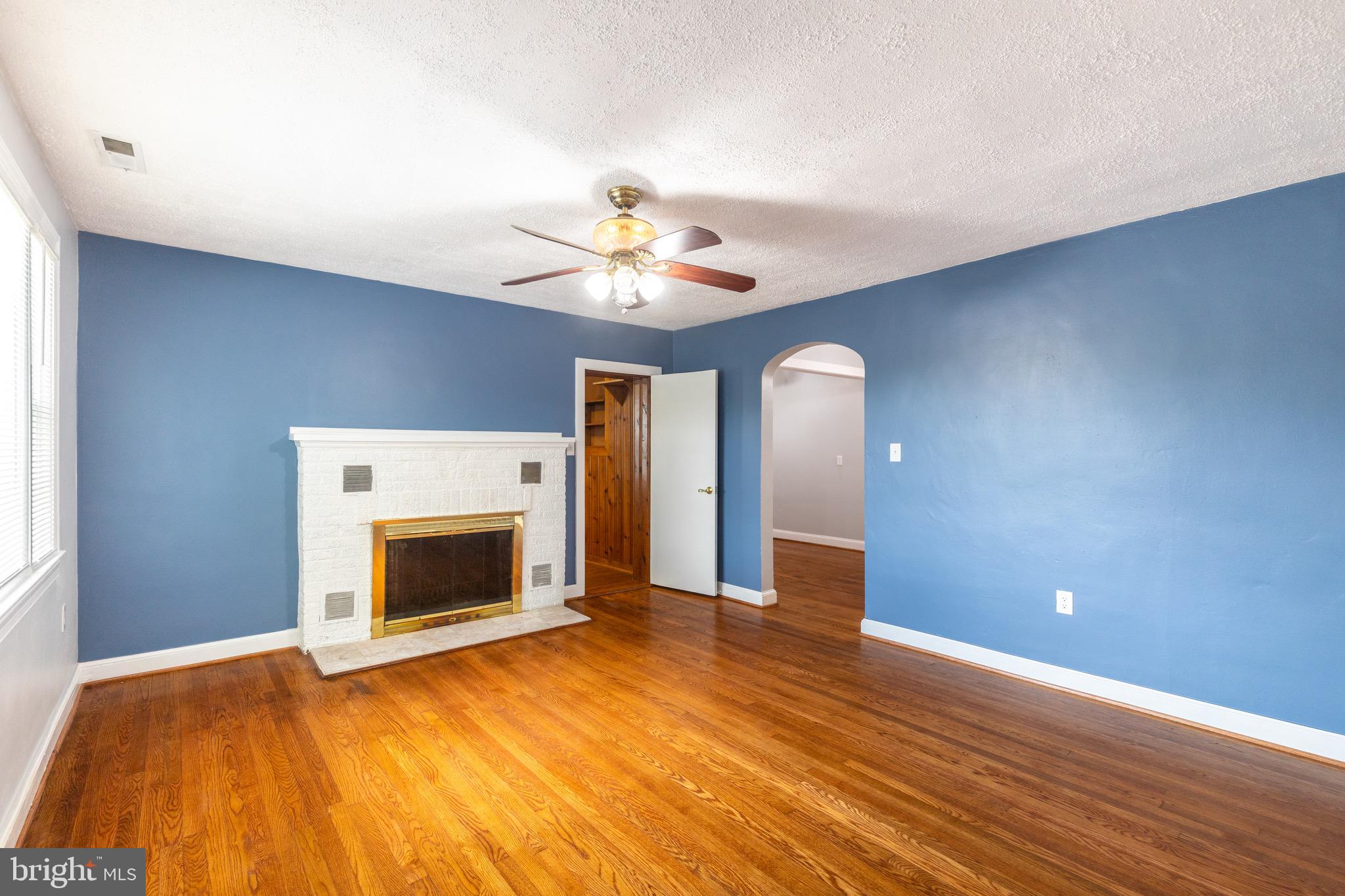 13003 Piscataway Road Clinton, MD 20735 - Photo 2 of 36 Fireplace