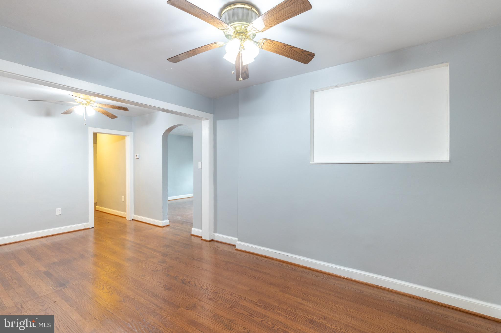 13003 Piscataway Road Clinton, MD 20735 - Photo 4 of 36 living room