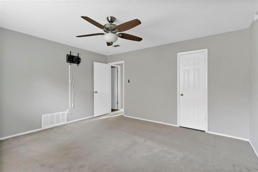 6104 Kelly Elliott Road Arlington, TX 76001 - Photo 6 of 25 a view of an empty room