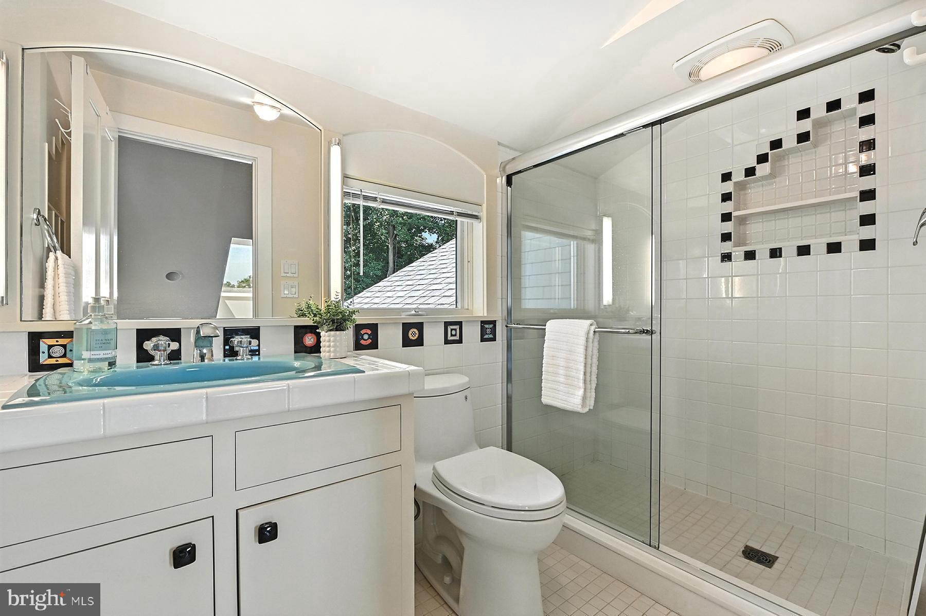 1715 Porters Hill Road Annapolis, MD 21401 - Photo 37 of 52 Upstairs hall bathroom