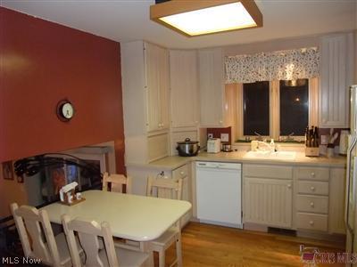 178 Wichita Place Akron, OH 44313 - Photo 7 of 16 There's enough room for a small kitchen table.