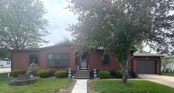 $66,900 | 10 Maple Lane, Manteno, IL 60950