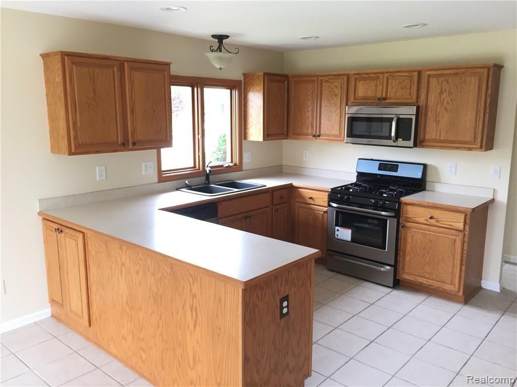 34363 Country Meadow Road New Baltimore, MI 48047 - Photo 12 of 28 IMG_9927.jpg