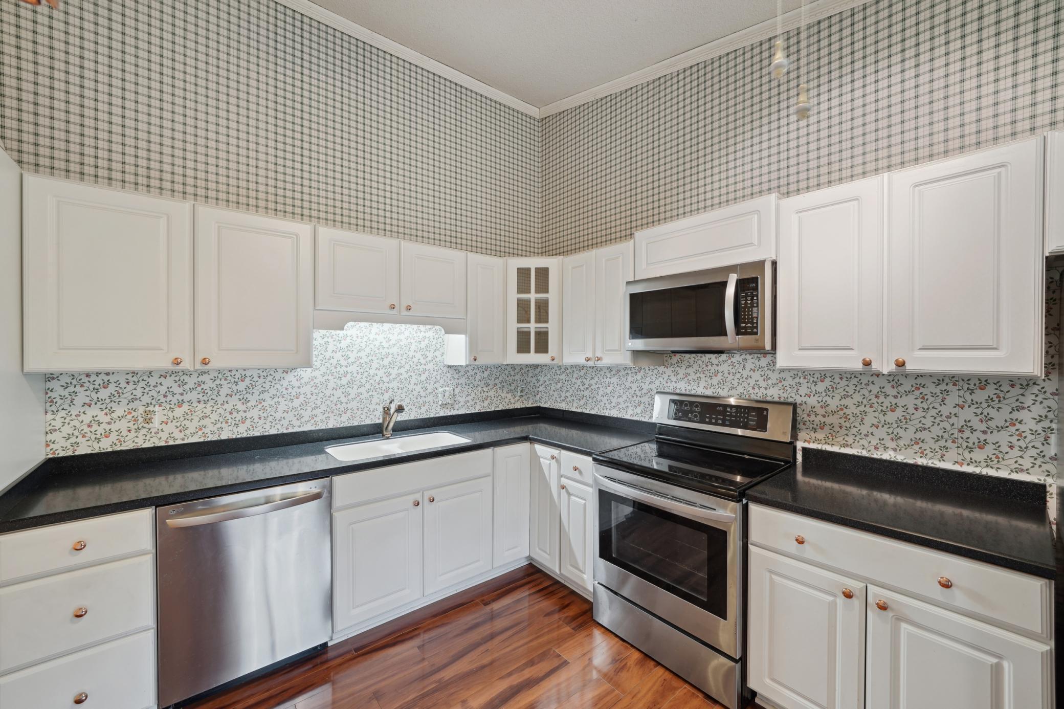 9146 Neill Lake Road Eden Prairie, MN 55347 - Photo 7 of 43 Gallery Image 7