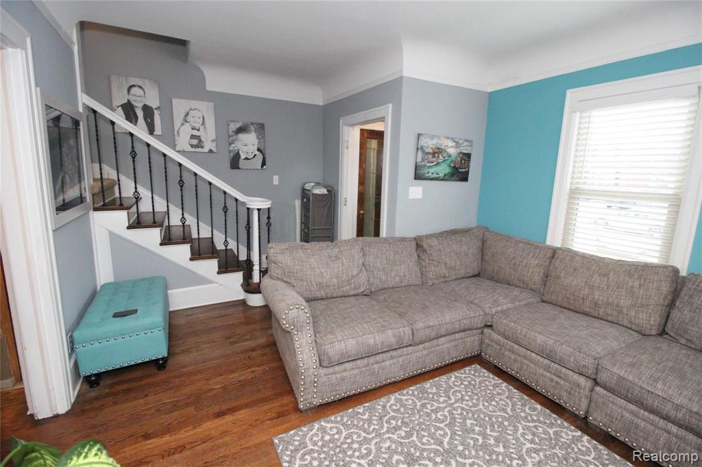 1376 Bedford Road Grosse Pointe Park, MI 48230 - Photo 8 of 49