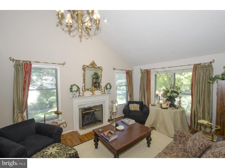 210 Springhouse Pond Wayne, PA 19087 - Photo 4 of 25 Living Room