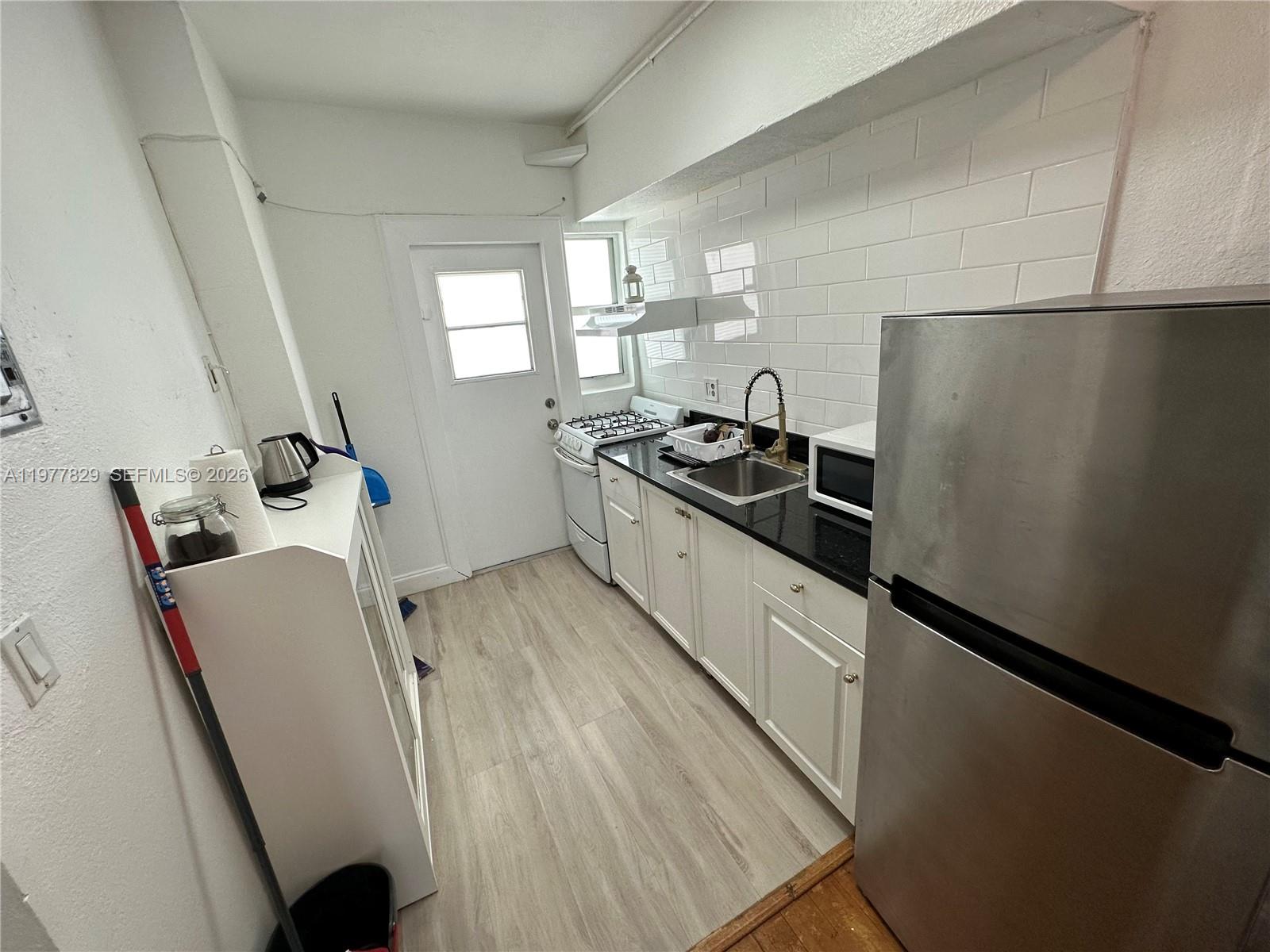 300 74th Street, Unit 6 Miami Beach, FL 33141 - Photo 5 of 6