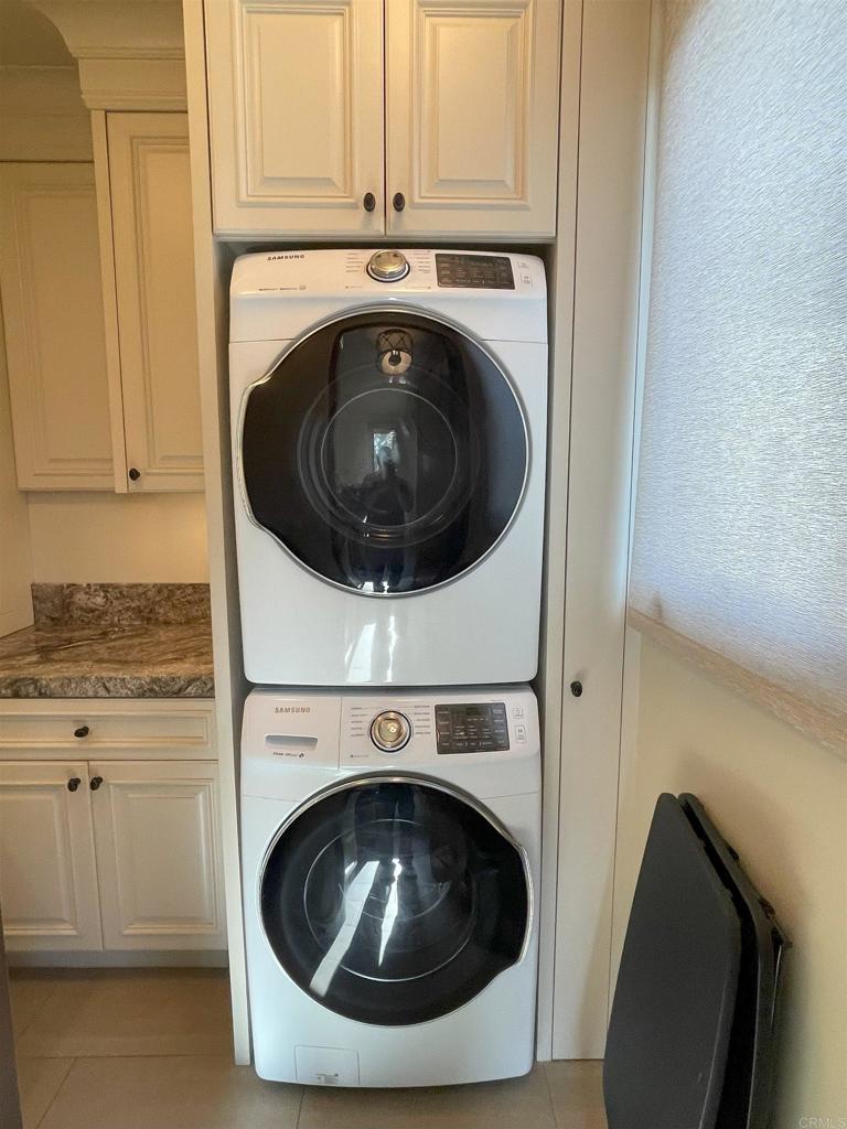 7029 Las Colinas Rancho Santa Fe, CA 92067 - Photo 9 of 10 a utility room with dryer and washer
