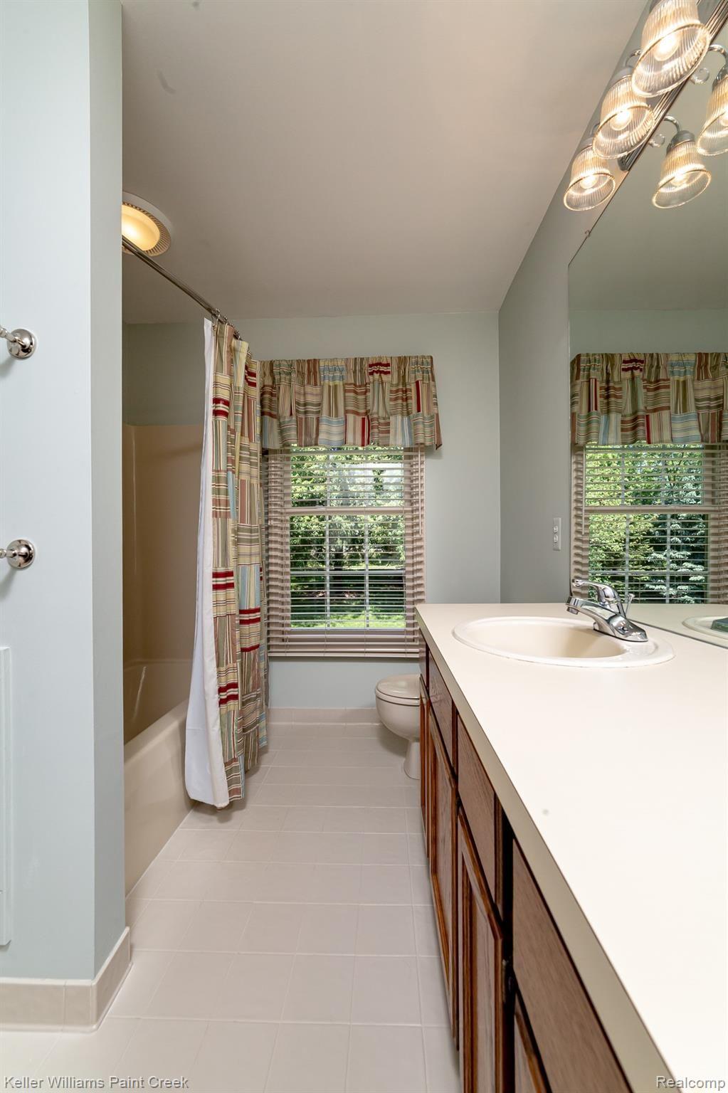 2452 Pleasant View Drive Rochester, MI 48306 - Photo 15 of 52 Second floor bath
