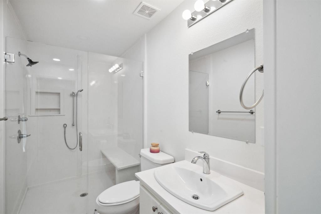 298 Townson Road Dublin, TX 76446 - Photo 30 of 40 a bathroom with a toilet sink shower and mirror
