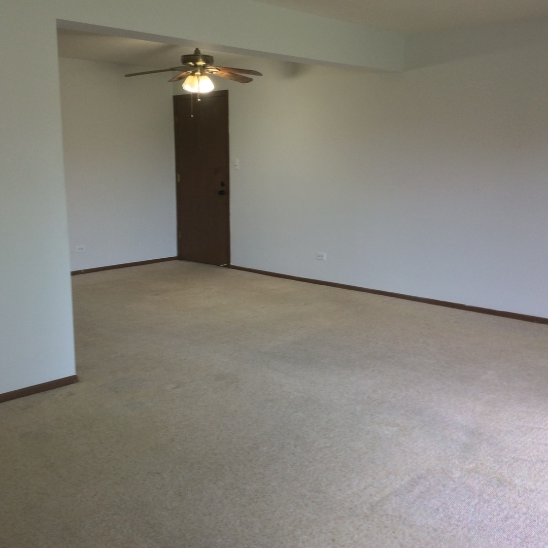 10643 Major Avenue, Unit 1C Chicago Ridge, IL 60415 - Photo 5 of 14 a view of an empty room