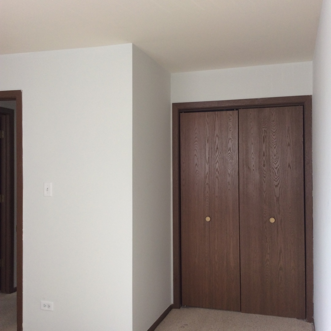 10643 Major Avenue, Unit 1C Chicago Ridge, IL 60415 - Photo 9 of 14 a view of an empty room