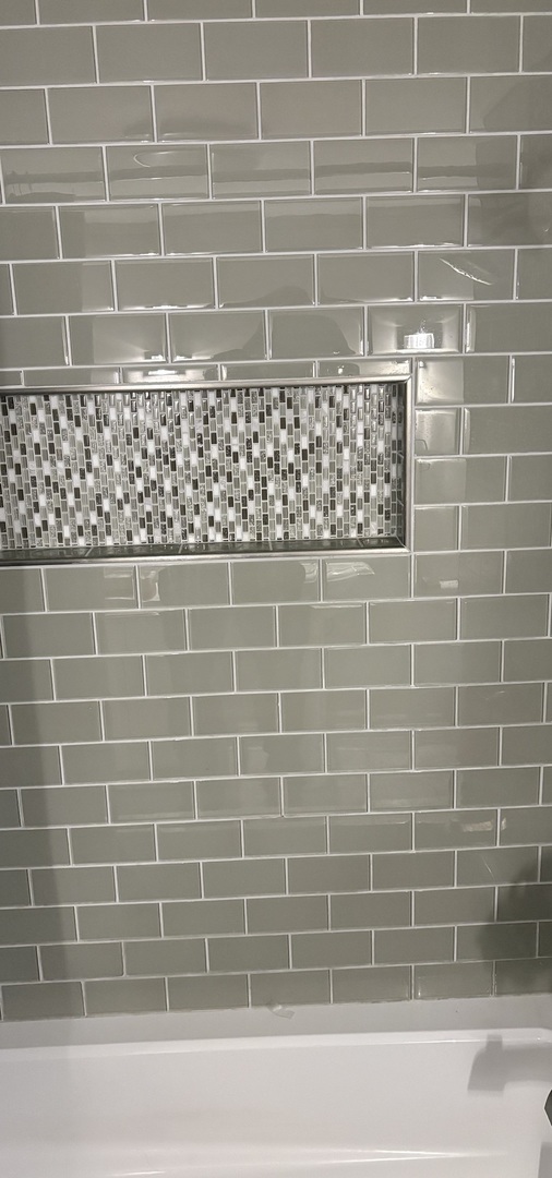 379 West North Street Watseka, IL 60970 - Photo 5 of 7 a bathroom with a shower