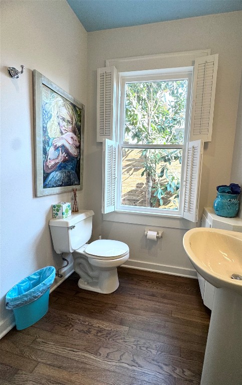 807 Leonard Street Austin, TX 78705 - Photo 19 of 32 a bathroom with a toilet a sink and a large mirror