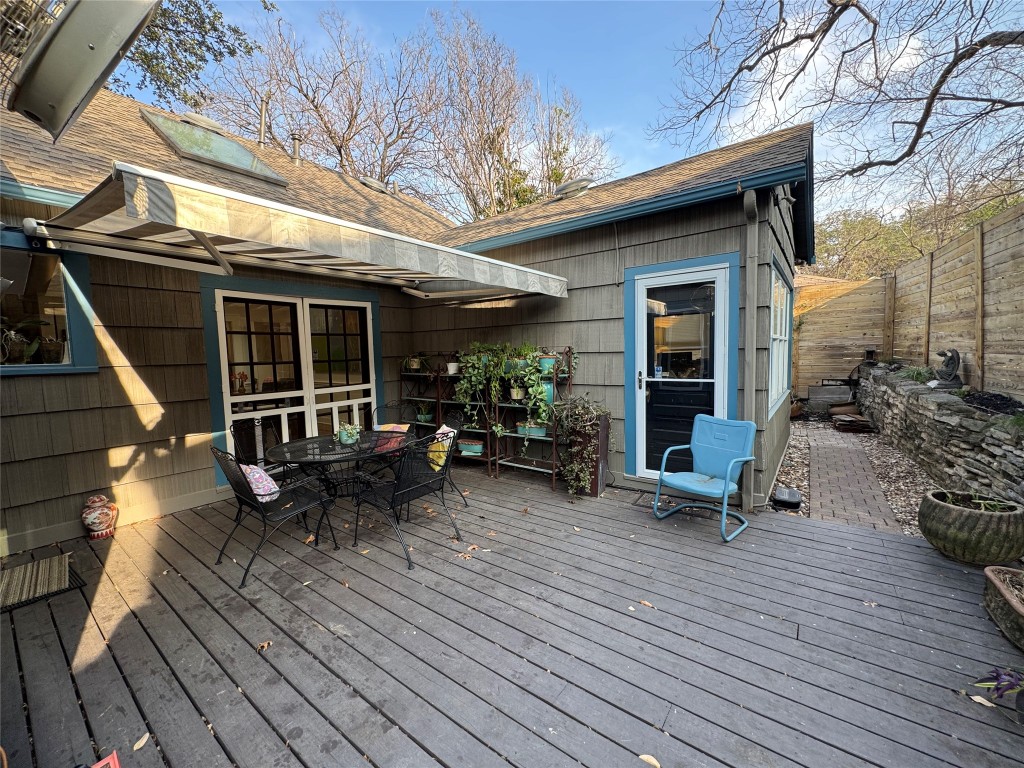 807 Leonard Street Austin, TX 78705 - Photo 27 of 32 a view of outdoor space with seating space