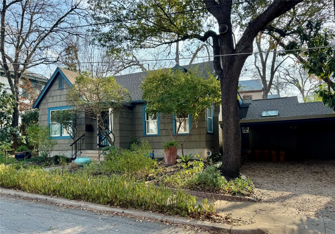 807 Leonard Street Austin, TX 78705 - Photo 32 of 32 a front view of a house with a yard