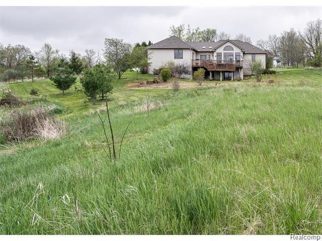 3306 West Sutton Road Lapeer, MI 48446 - Photo 6 of 32 7.jpg