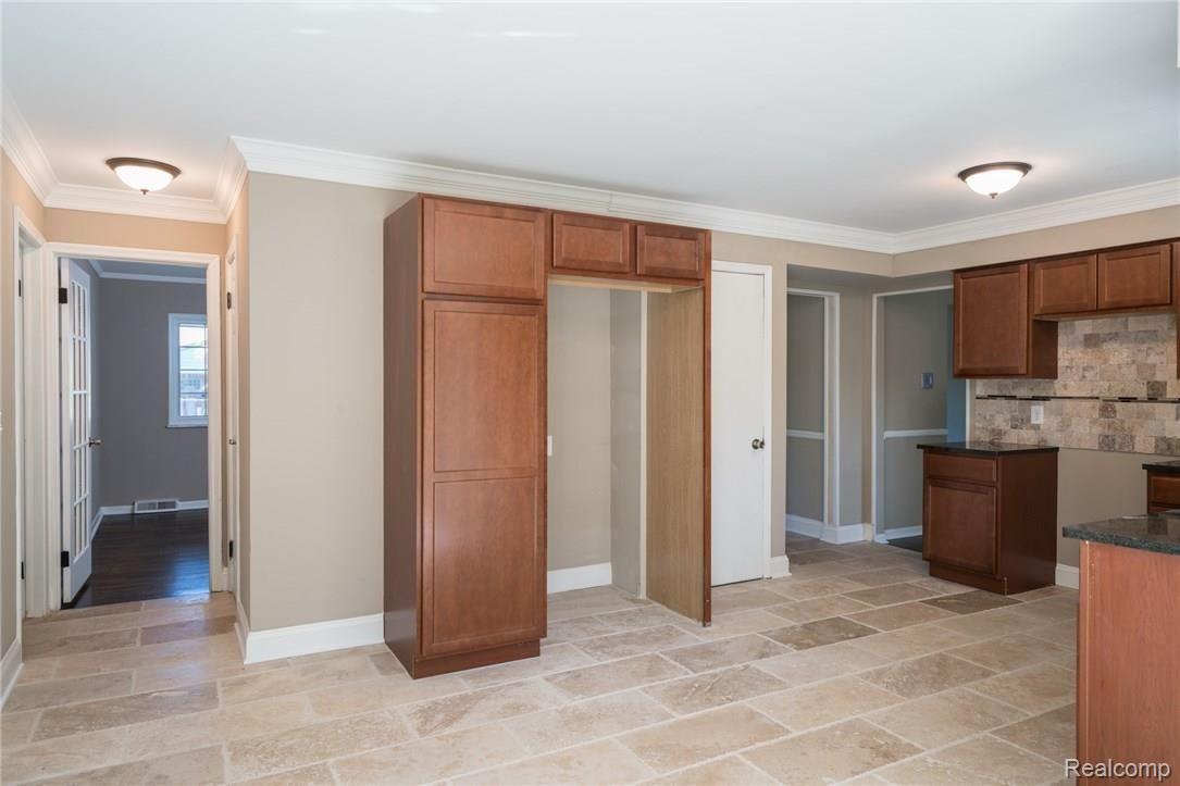 35331 Rhoades Drive Clinton Township, MI 48035 - Photo 18 of 38 DSC01190.jpg