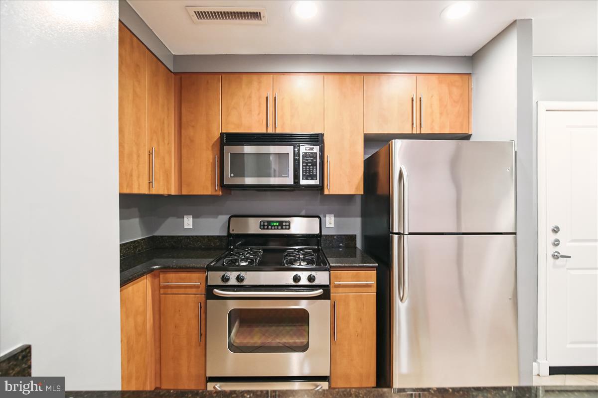 1021 North Garfield Street, Unit 117 Arlington, VA 22201 - Photo 12 of 30 Stainless appliances
