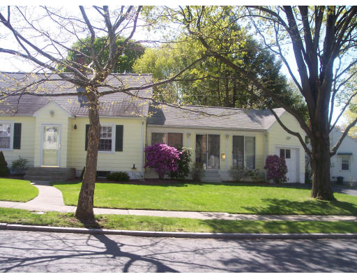 107 Gillette Circle Springfield, MA 01118 - Photo 2 of 6 Gallery Image 2