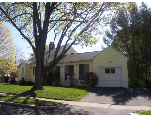 107 Gillette Circle Springfield, MA 01118 - Photo 3 of 6 Gallery Image 3