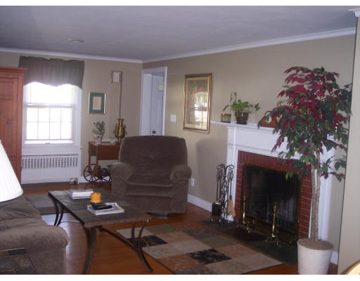 107 Gillette Circle Springfield, MA 01118 - Photo 4 of 6 Gallery Image 4
