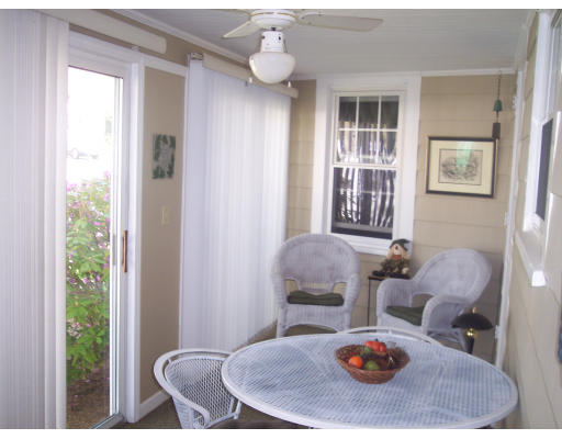 107 Gillette Circle Springfield, MA 01118 - Photo 6 of 6 Gallery Image 6