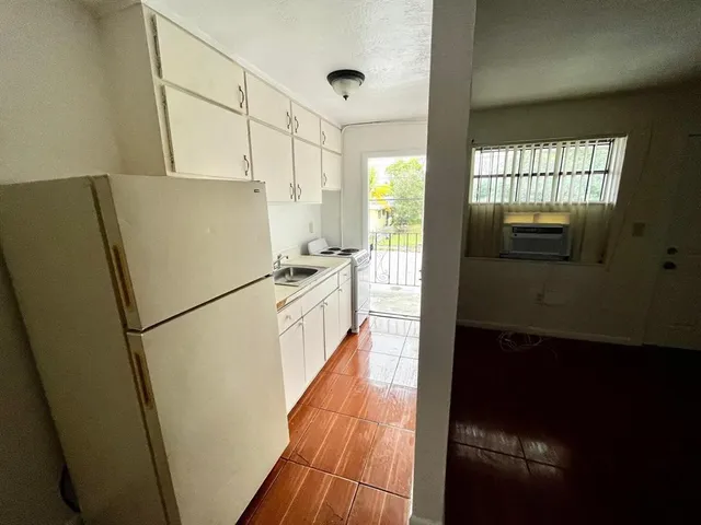 $1,400 | 3015 Northwest 8th Avenue, Unit 9, Miami, FL 33127