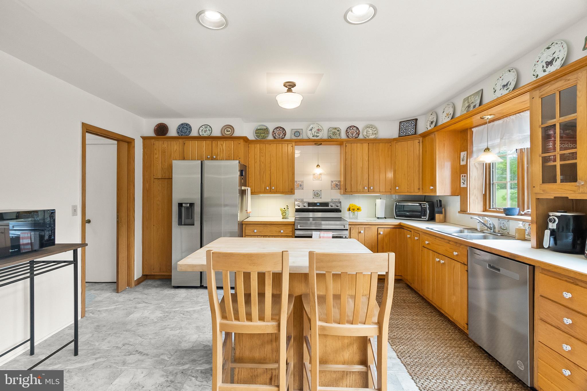 2124 Graves Road Hockessin, DE 19707 - Photo 21 of 86 Stainless Appliances