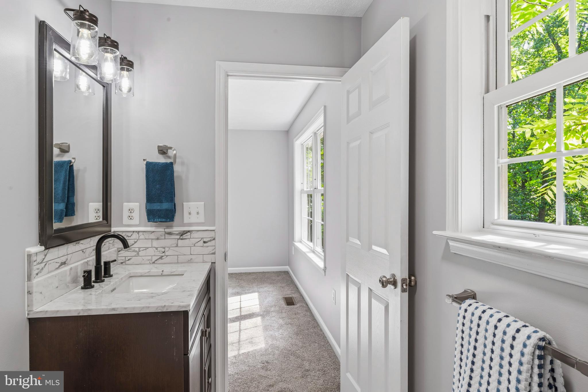 997 Wilderness Road Linden, VA 22642 - Photo 23 of 61 Primary Full Bathroom