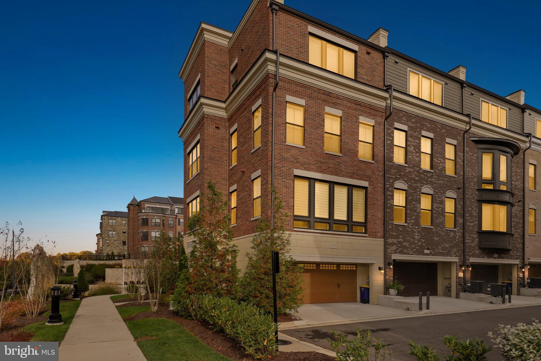 500 Riversail Lane, Unit 438, Oxon Hill, MD 20745 Compass